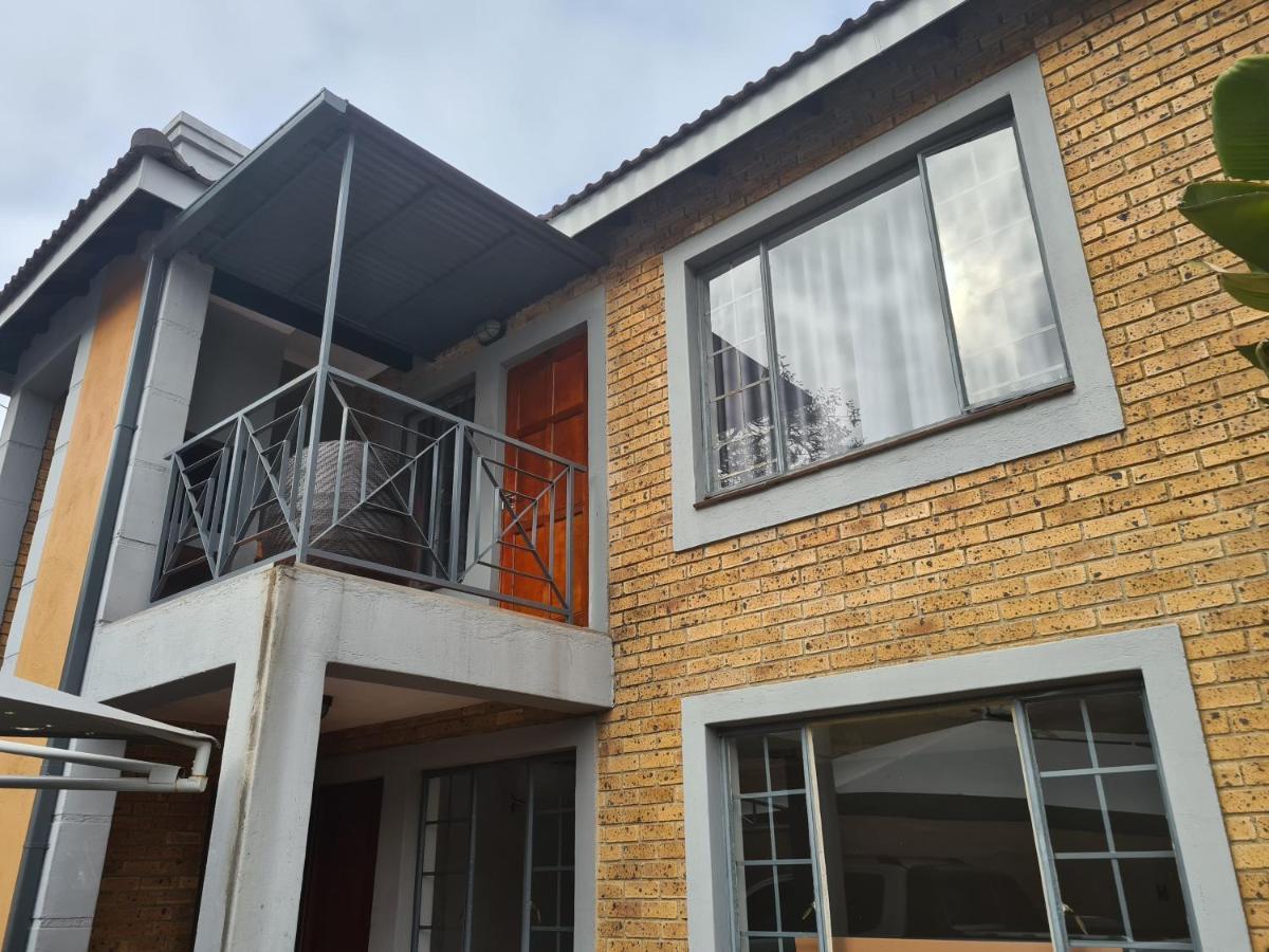 Villa Casa Lifestyle Mbombela ภายนอก รูปภาพ